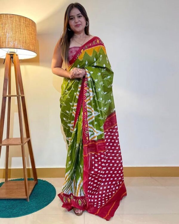 Plain Linen Saree With Digital Print And Blouse (3)