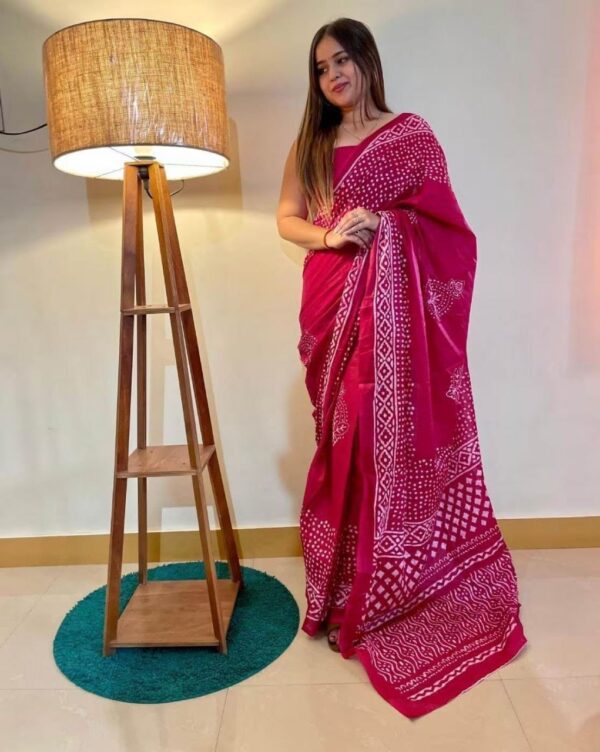 Plain Linen Saree With Digital Print And Blouse (7)