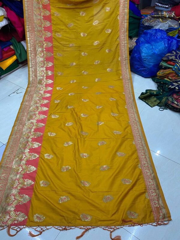 Luxurious Banarasi Soft Silk Dupatta with heavy weaving. Perfect for bridal and festive occasions. ₹580 per piece.