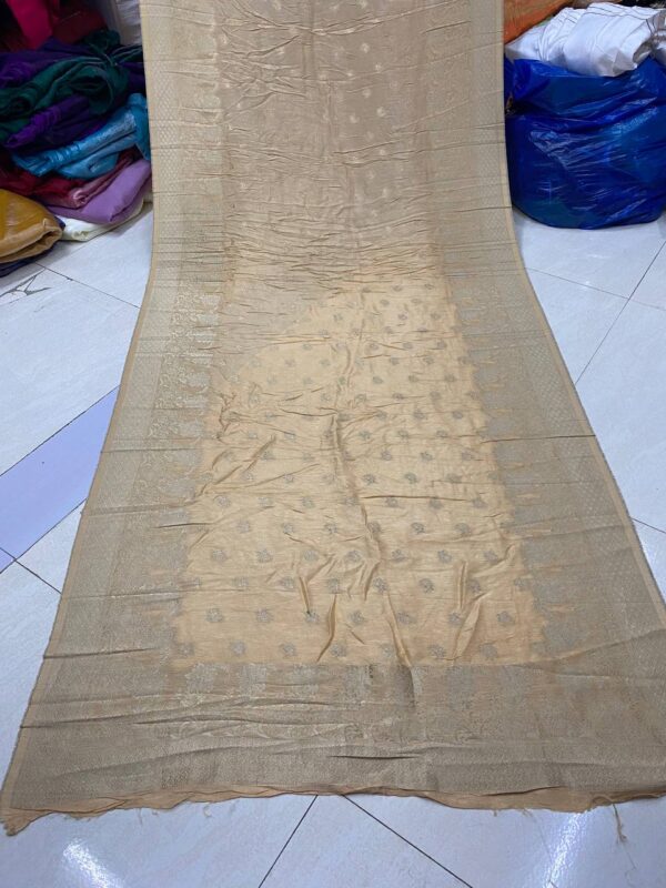 Pure Dola Silk Dupatta with intricate Banarasi weaving. Width: 36 inches, Length: 2.5 meters, ₹950 per piece.