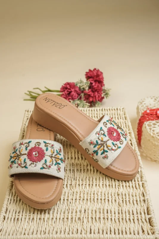 Red flower flat heel with embroidery and handwork