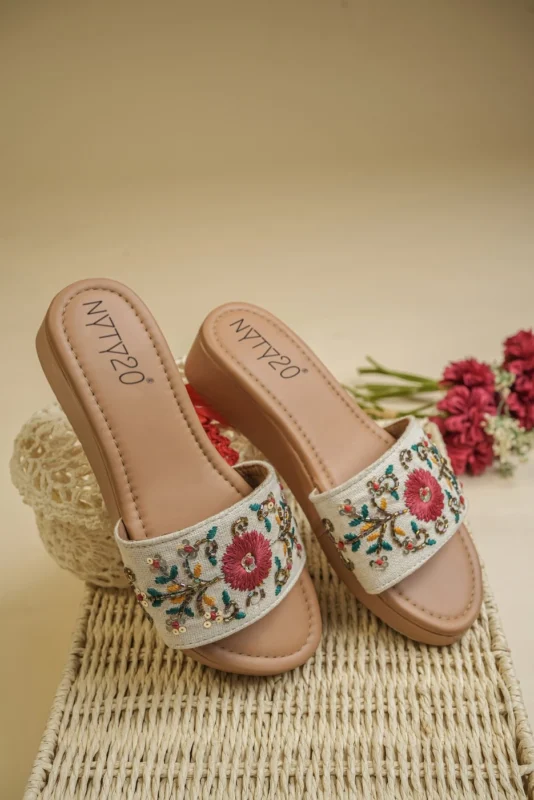 Red flower flat heel with embroidery and handwork
