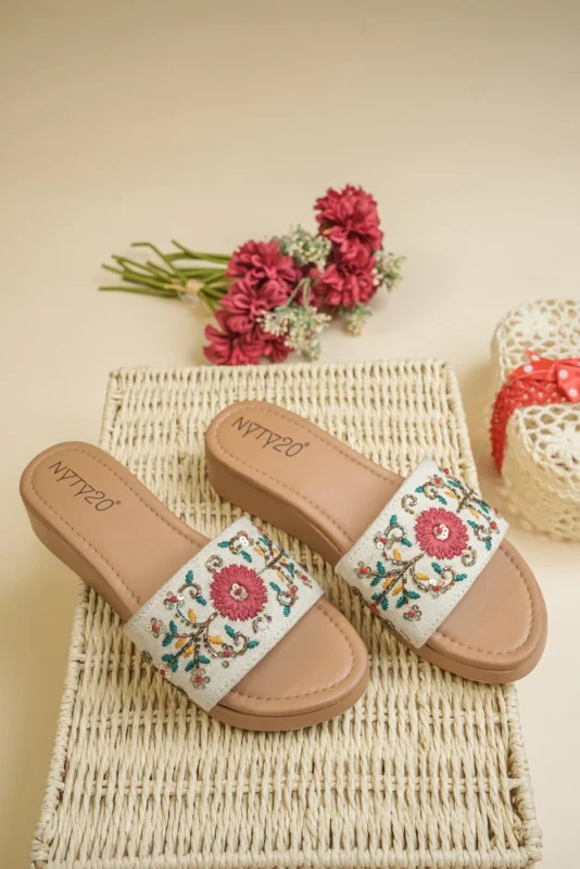 Red flower flat heel with embroidery and handwork